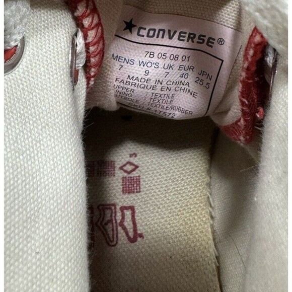 Converse Chuck Taylor Christmas High Sneakers Wrapping Paper Ornament Womens 9 - Picture 9 of 10
